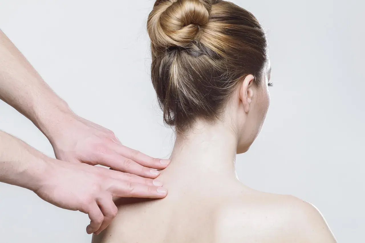 Relaxing shoulder and back massage