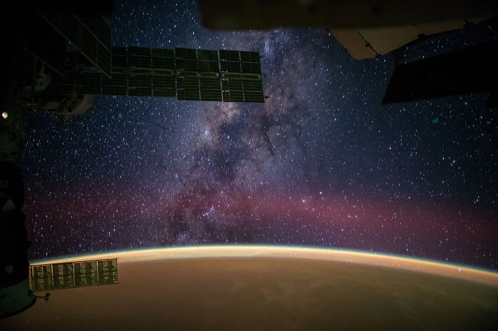 La Vía Láctea sobre el desierto del Sahara fotografiada desde la Estación Espacial Internacional